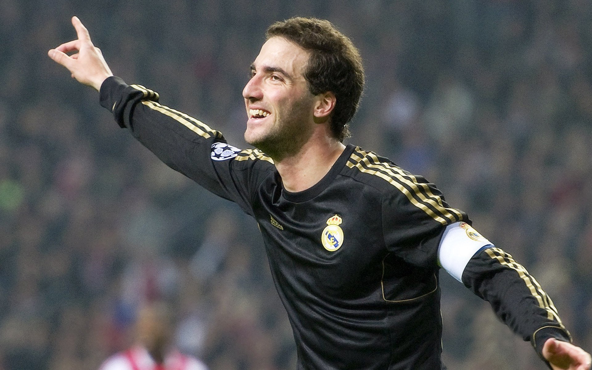 弗朗索瓦·斯图尔特:经验丰富的中场,南非队强大防线的幕后推手